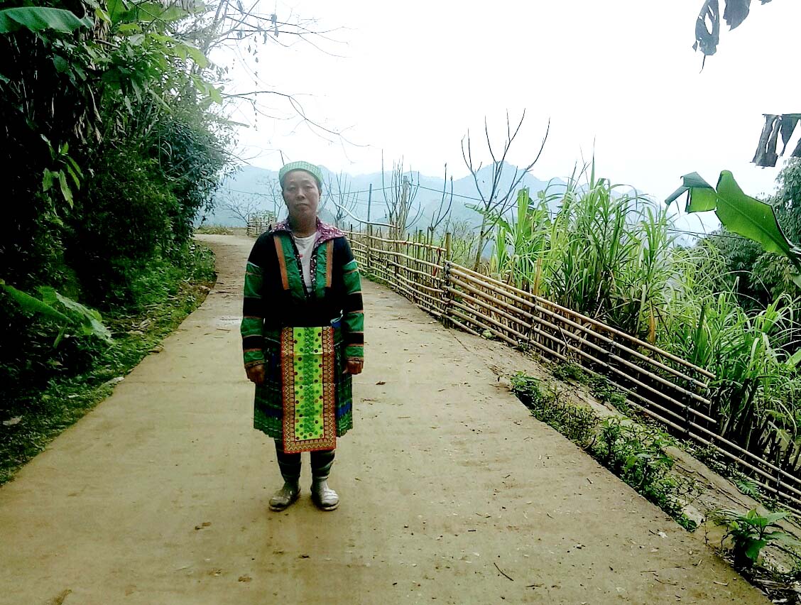 Người phụ nữ Mông hiến hơn 1.000m2 đất làm đường